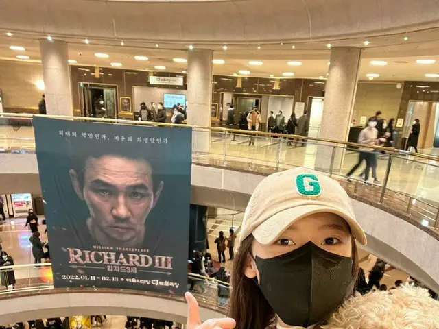 「少女時代」ユナ、俳優ファン・ジョンミンの演劇を観覧しリスペクト…“カリスマは誰もついてこれない”