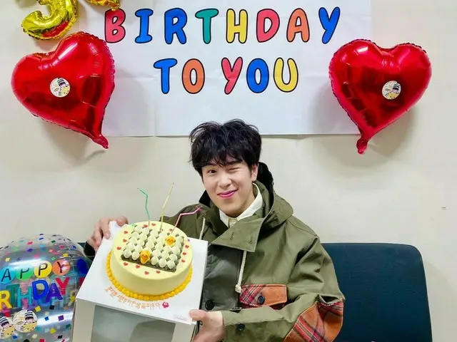 「Block B」ピオ、“30回目の誕生日”ファンたちからのプレゼントにうれしい笑顔