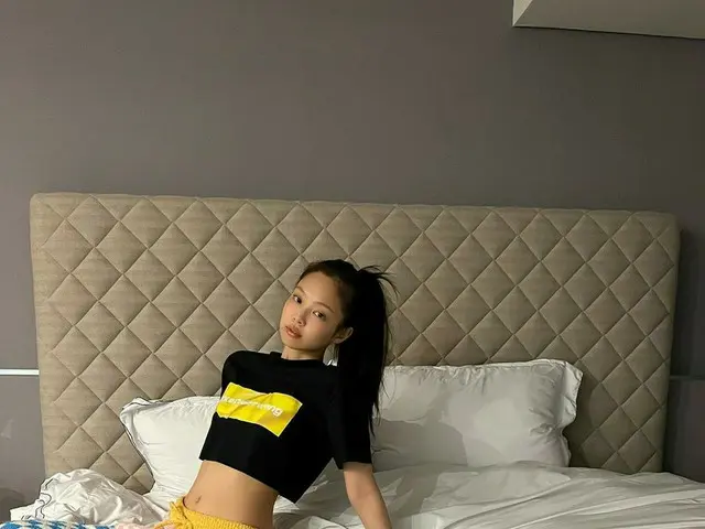 「BLACKPINK」ジェニー、愛犬たちとヒーリングタイムを過ごす日常