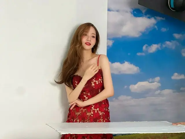 女優パク・ミニョン、セクシーなレッドドレスにレッドリップ
