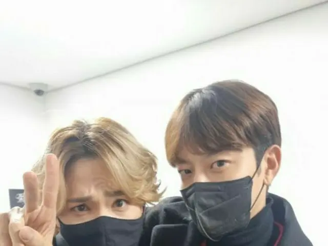 SE7EN、「FTISLAND」イ・ホンギと熱いハグで深い友情を示す