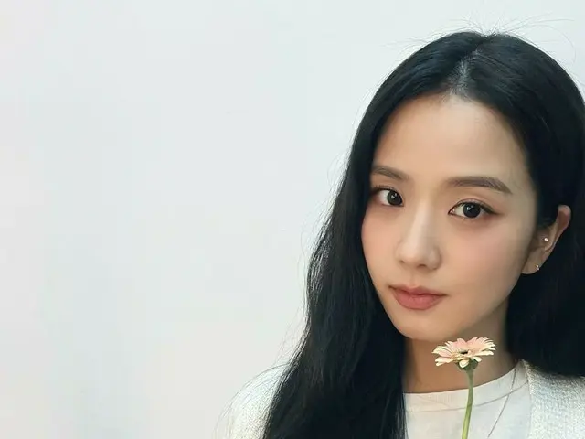 「BLACKPINK」ジス、「スノードロップ」終了後の近況公開…“花を持ったジス❤”