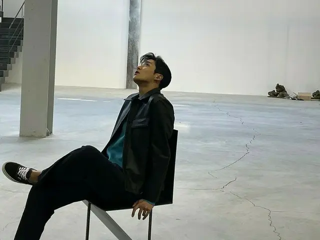 「SF9」ロウン、座っていても感じられる190cm長身の威厳