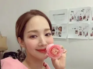 女優パク・ミニョン、ピンクの女神の誘惑…“Will you be my Valentine?”