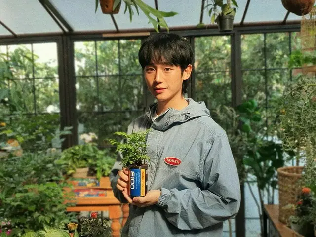俳優チョン・ヘイン、ウルフカットにイメチェン…「CNBLUE」のジョン・ヨンファが“襟足が...”とコメント