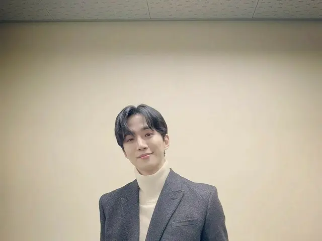 ジュノ（2PM）、袞龍袍がスーツになっても相変わらず素敵ビジュアル