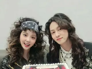 キム・ミナ、「二十世紀ヒットソング」100回記念に「SUPER JUNIOR」ヒチョルとツーショット