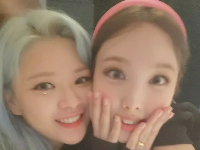 「TWICE」ナヨン＆ジョンヨン、ツーショットを大放出…“待ちに待ったナジョンセルカ”