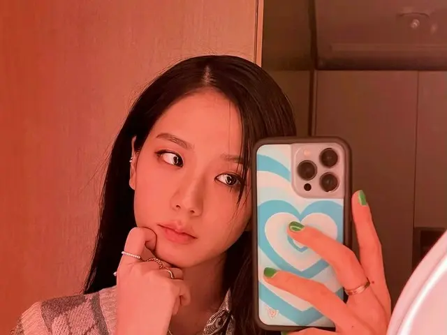 「BLACKPINK」ジス、美しいミラーセルフィー…“久しぶりにパシャッ”