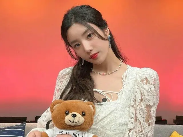 元「IZ*ONE」クォン・ウンビ、ラブリーな美貌で視線釘け…お姫様ビジュアル