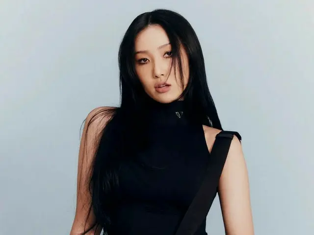「MAMAMOO」ファサ、ブラックのツーピースで美脚誇る…あふれるセクシーさ