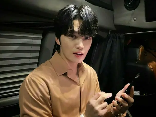 キム・ジェジュン、早朝から眼福ビジュアルとヒーリングをプレゼント…“今日もファイト”