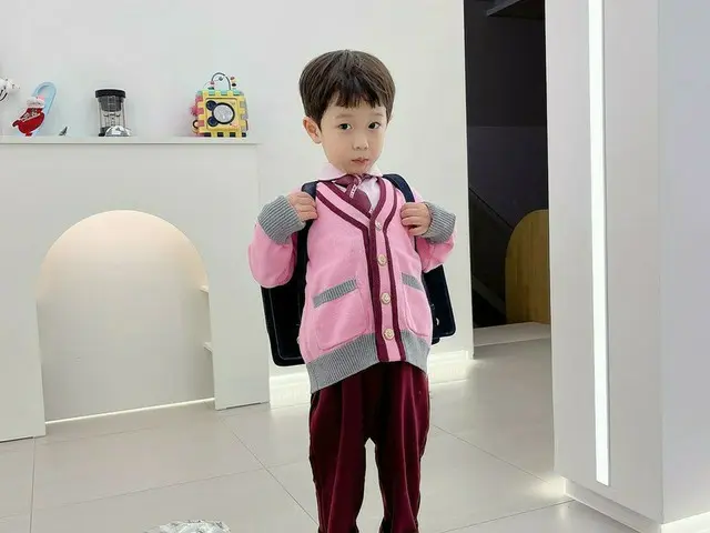 「FTISLAND」チェ・ミンファン♥ユルヒ夫妻の息子ジェユルくんのかわいい園服姿