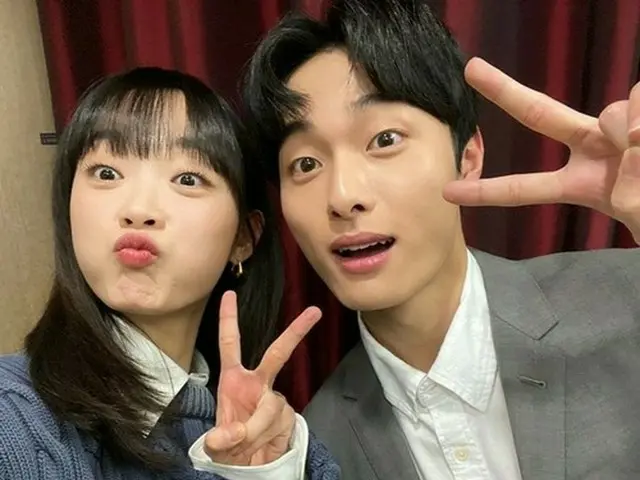 人気上昇中イ・ユミ＆ユン・チャニョン、音楽番組にも進出…お茶目なツーショット公開