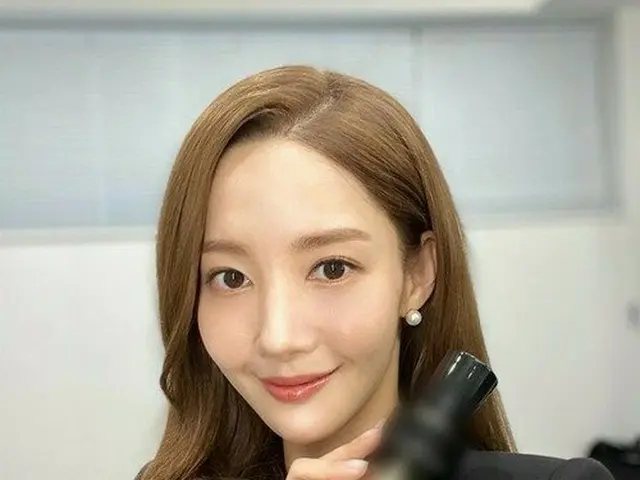 パク・ミニョン、優雅な女神…拳ほどの顔に鮮やかな目鼻立ち