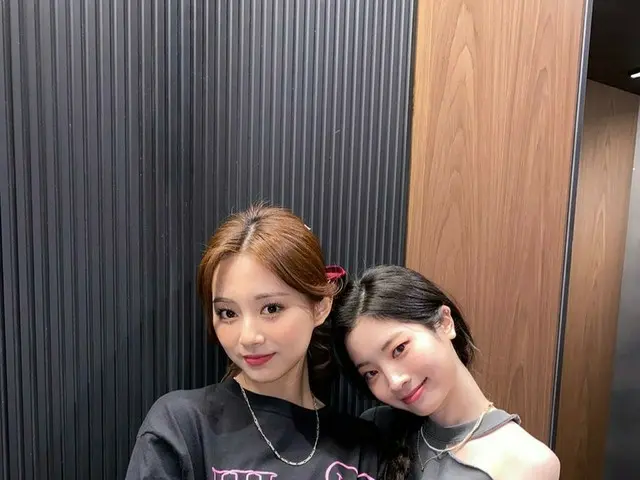 「TWICE」ツウィ＆ダヒョン、美しいツーショット公開…“ダヒョン姉さんと写真たくさん撮った”