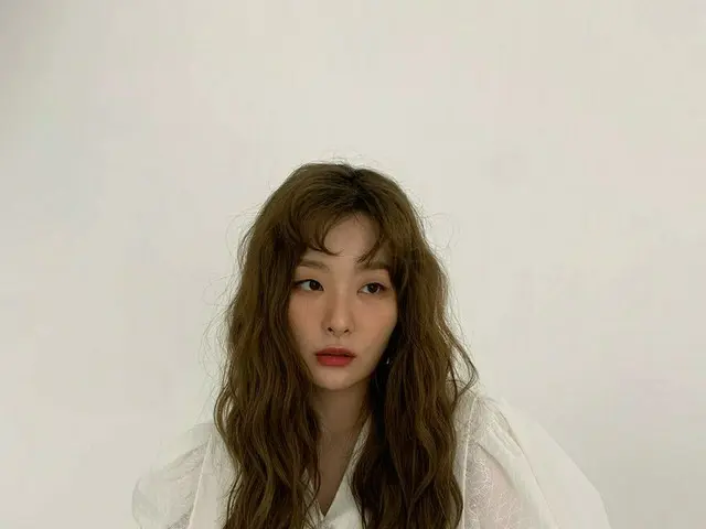 「Red Velvet」スルギ、さわやかでラブリーな美貌“シーズングリーティング”