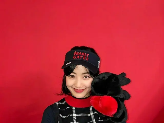 「TWICE」ジヒョ、ゴルフウェアもよく似合う…美しい笑顔