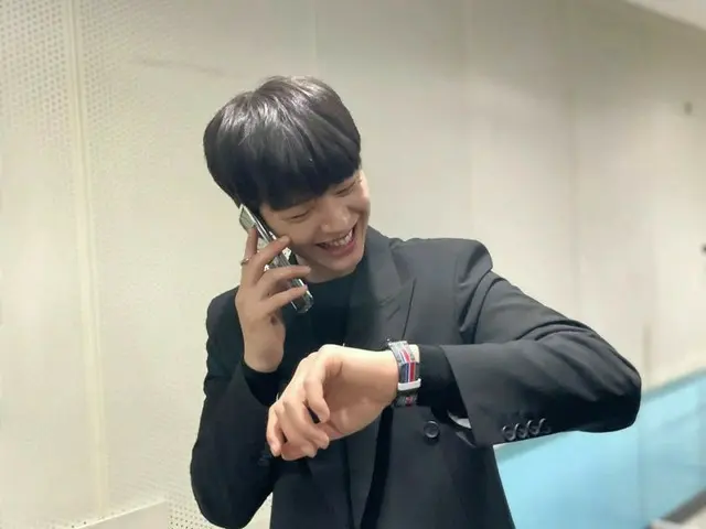 「BTOB」ソンジェ、スーツ姿でユーモラスな魅力