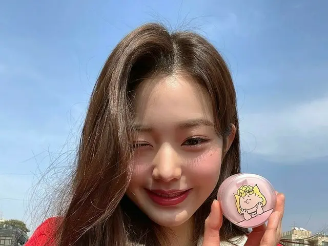 「IVE」チャン・ウォニョン、春のようなピンクのチークでかわいいウィンク