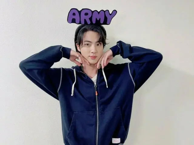 「BTS（防弾少年団）」ジン、紫色の「ARMY」のカチューシャでキュートな魅力…ファンへのあふれる愛情