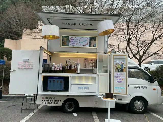 「SHINee」オンユ、KEY（キー）＆ミンホが贈ったカフェカーに“ワルラルラルラルラルラ!”