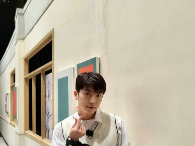 「2PM」ウヨン、「知ってるお兄さん」のビハインドカット公開…アラサーなのにこんなに制服が似合うなんて