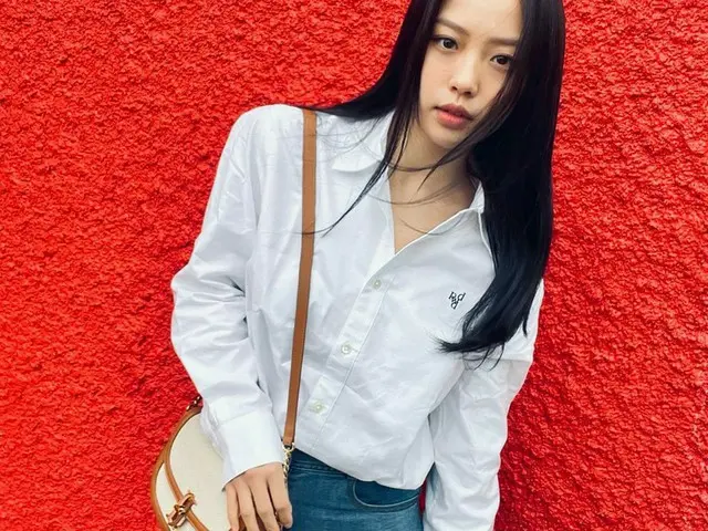 女優コ・ミンシ、白シャツにデニムであふれる清楚な美貌