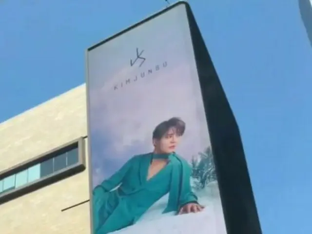 キム・ジュンス、社員の情報提供を受けてアルバムPR…キュートな代表さま（動画あり）