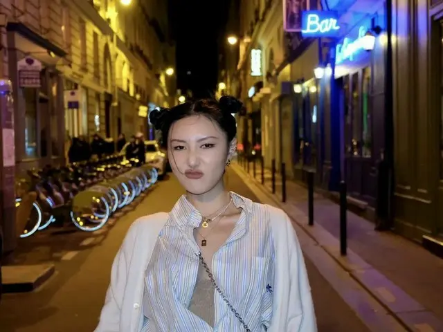 「MAMAMOO」ファサ、パリからノーマスクの近況ショット公開…ヒップな魅力は相変わらず