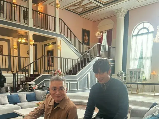 「CNBLUE」ジョン・ヨンファ、先輩俳優チョ・ジェユンとのツーショット公開…カン・ミンヒョクは”パチパチパチ”とコメント
