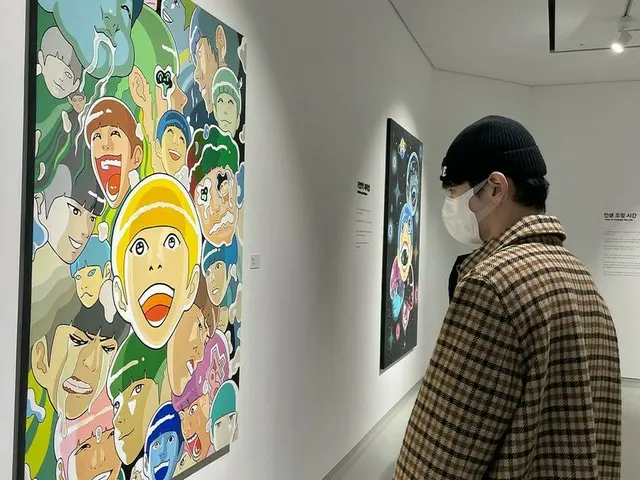 「SHINee」KEY（キー）、「私は1人で暮らす」の虹会員たちとギアン84の初個展を訪問…“おめでとうございます”