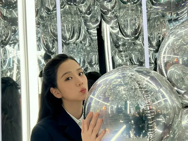 「BLACKPINK」ジス、まるで鏡の国のお姫様