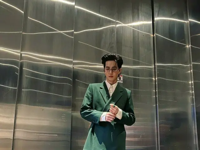 「EXO」スホ、グリーンのスーツがとても似合う男…“Run to you”