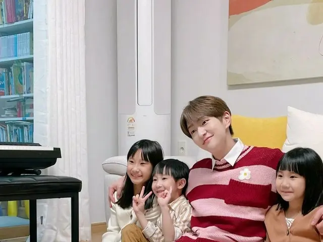 「SHINee」オンユ、“Kimbab Family”の子どもたちと再会