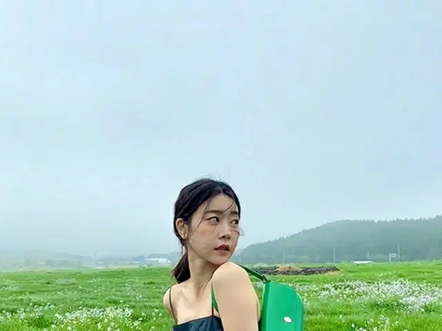 「Girl's Day」ソジン、済州島で見せた真夏並みのファッション
