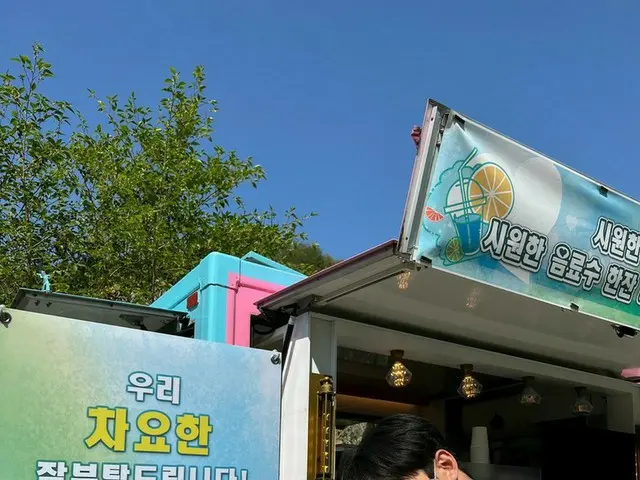 チャ・ウヌ（ASTRO）、カフェカーをプレゼントしてくれたファンたちに感謝…“みなさんのおかげで頑張って撮影しました”