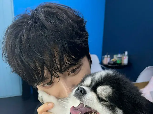 キム・ジェジュン、キム・ジュンスの愛犬と遊ぶ姿公開！コラボ曲「六等星」大絶賛