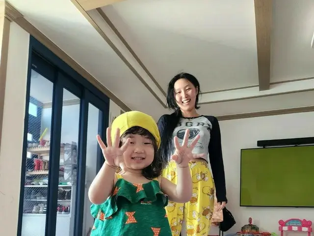 「MAMAMOO」ファサ、姪っ子もヒップなスタイル…一緒に遊んでくれる優しい叔母さん