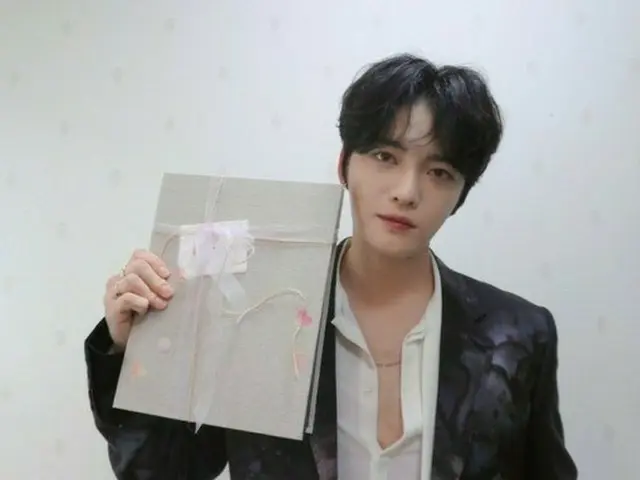 キム・ジェジュン、ファンの応援に熱いキスで応える…ファンの手紙で作ったアルバムに感激