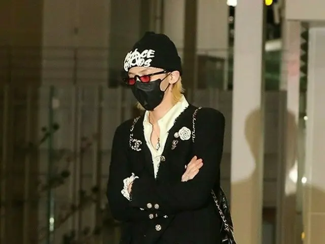 【フォト】「BIGBANG」G-DRAGON、久しぶりの空港ファッションはシャネルのジャケットにニット帽