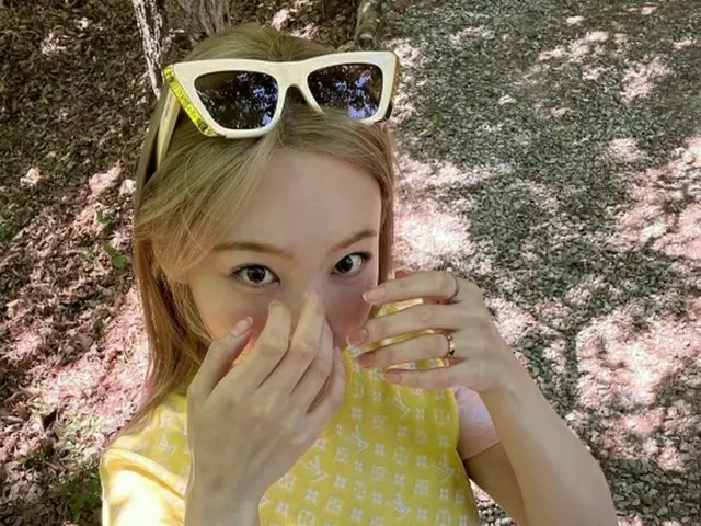 「TWICE」ナヨン、全身高級ブランドで決めた華麗なコーデ