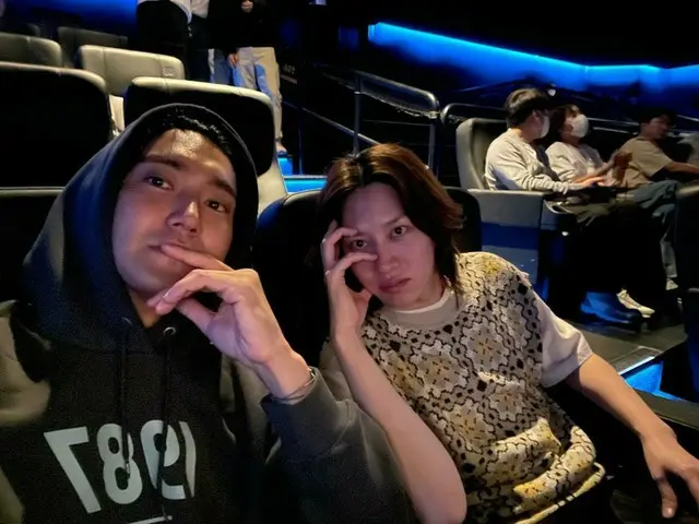 「SUPER JUNIOR」シウォン、ヒチョルと一緒に映画館に行った認証ショットを公開