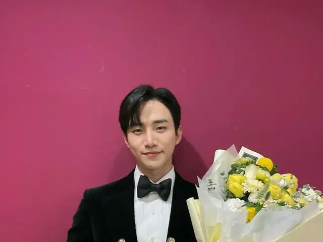 「2PM」イ・ジュノ、2冠を達成した「百想芸術大賞」の”王”…ビハインド大公開
