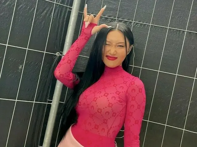 「MAMAMOO」ファサ、果敢な全身タイツファッションに視線釘付け