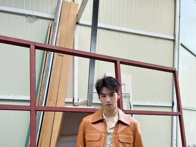 “顔の天才”チャ・ウヌ（ASTRO）、レザージャケットにピアスでセクシーさ爆発