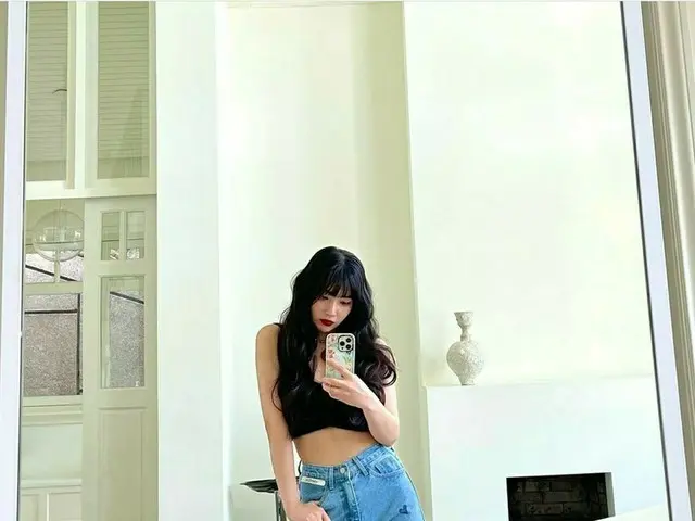 「Red Velvet」ジョイ、クロップドトップスで細すぎるウエスト認証