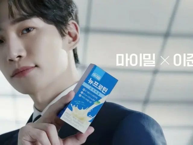 「2PM」イ・ジュノ、スーツを着て全力疾走…男らしさ爆発（動画あり）