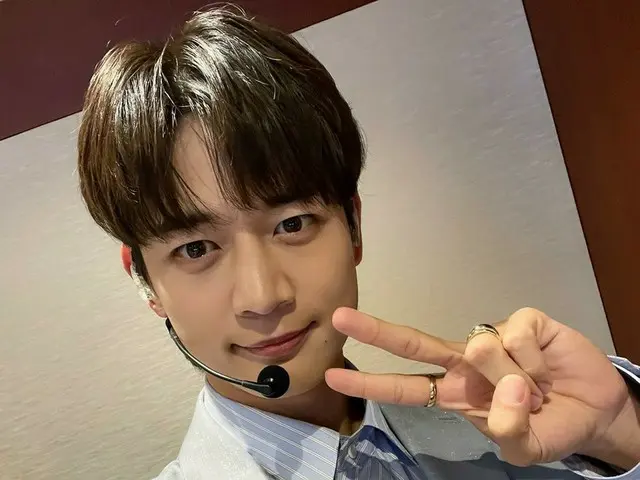 「SHINee」ミンホ、ピースで日本のシャウォル（ファン）たちに感謝…“また会いましょう”!