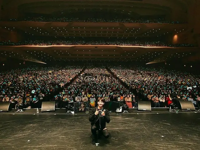 「SHINee」ミンホ、日本のシャウォル（ファン）たちと記念撮影…「LA・LA・LA LOVE SONG」をカバー（動画あり）